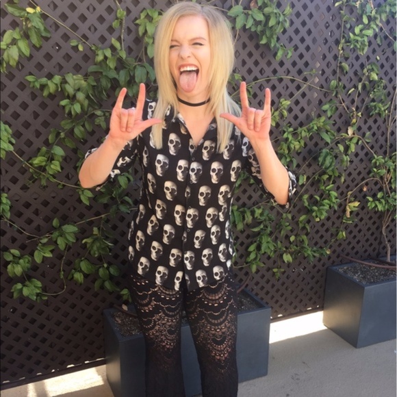 NWOT Black & White 3D Skull Button Up Top - Picture 2 of 6